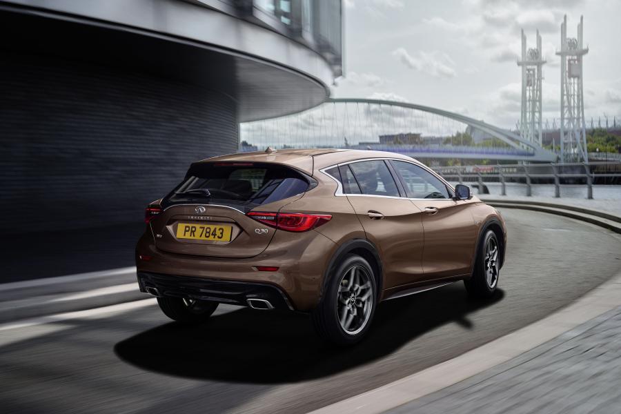  Infiniti Q30 2.2d 2015 года  (фото 2 из 11)